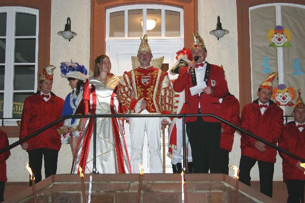 Prinzessin Martina I., Prinz Robert I. und Vorsitzender Jrgen Albrecht bei der Prinzenproklamation