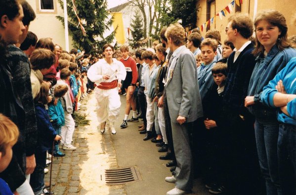 Raffer Stefan Esch whrend der Eierlage.