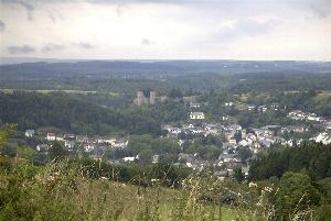 Blick vom Irsfelder Hof (556mr) - im Hintergrund die Schneifel